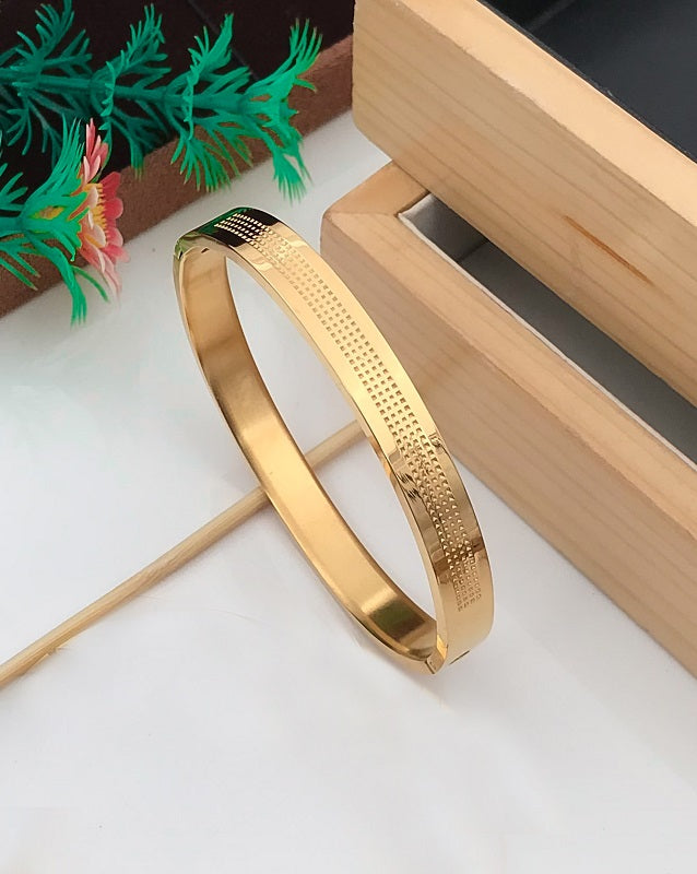 High-Quality Expensive-Looking Design Gold Plated Kada
