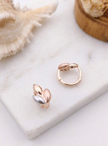 Elegant Dual-Tone Leaf Design Huggie Hoop Earrings for Women