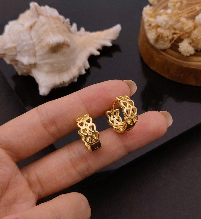 Elegant Heart-Pattern Cut-Out Huggie Hoop Earrings for Women