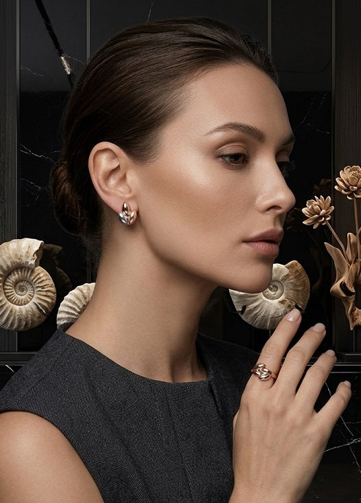 Elegant Dual-Tone Leaf Design Huggie Hoop Earrings for Women