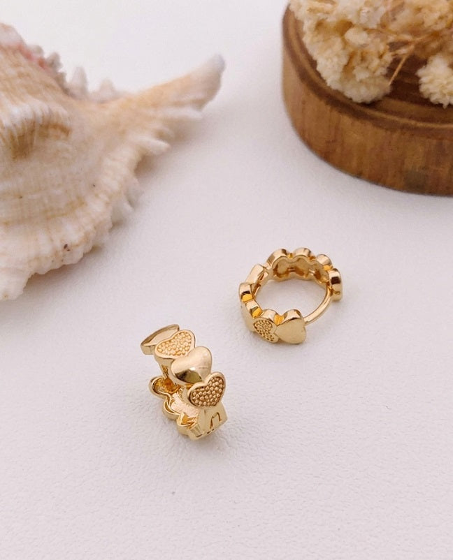 Gold-Plated Heart Link Hoop Earrings – Minimalist Huggie Earrings for Women and Girls