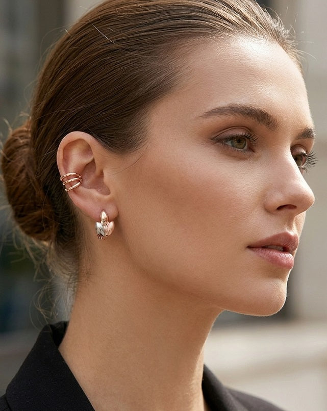 Elegant Dual-Tone Leaf Design Huggie Hoop Earrings for Women
