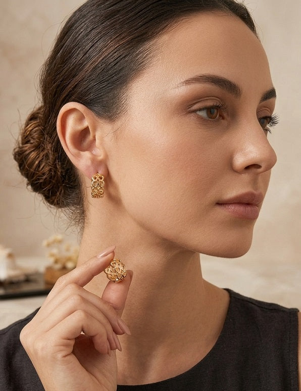 Elegant Heart-Pattern Cut-Out Huggie Hoop Earrings for Women
