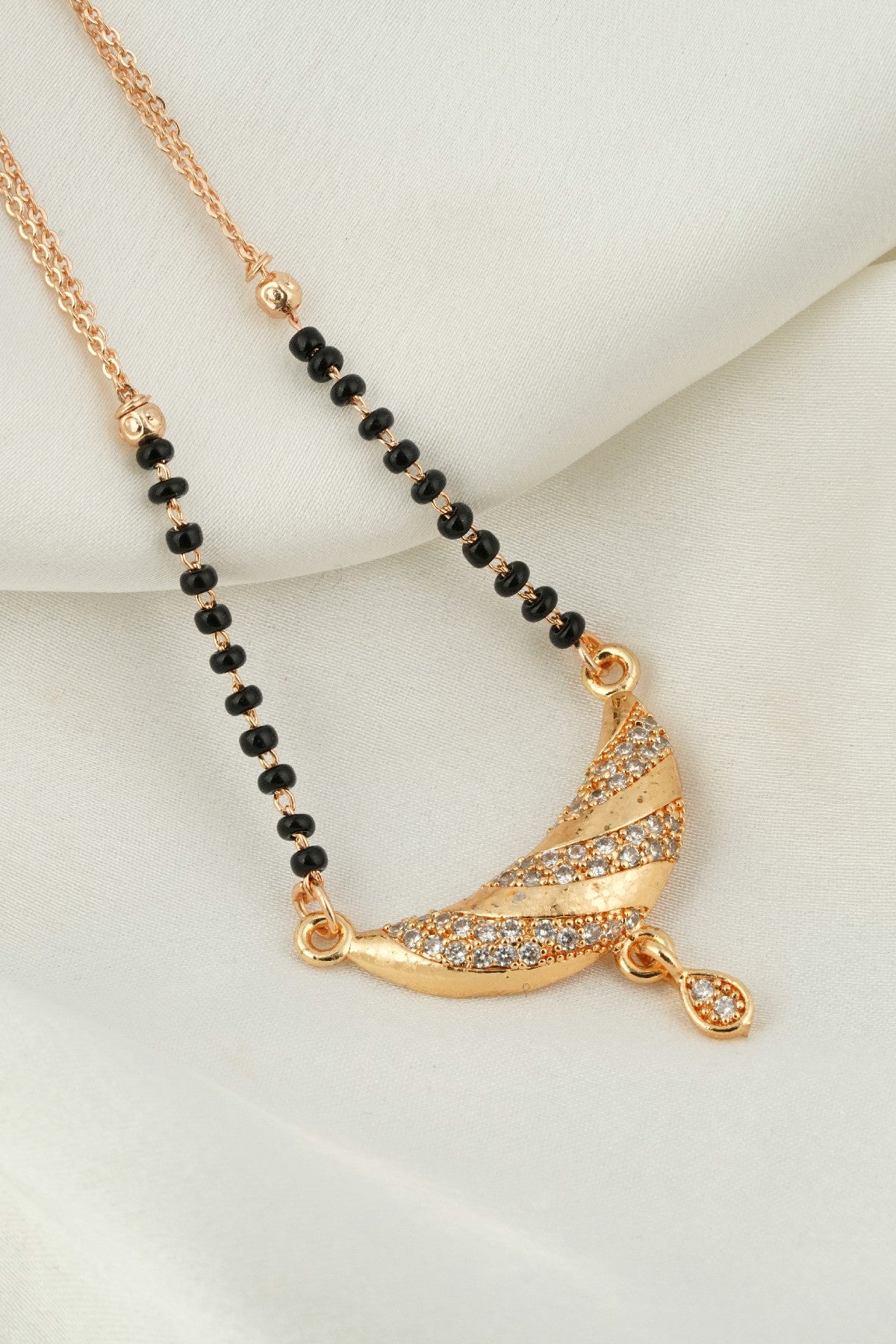 Stylish Dazzling Light Elegant Diamond Mangalsutra