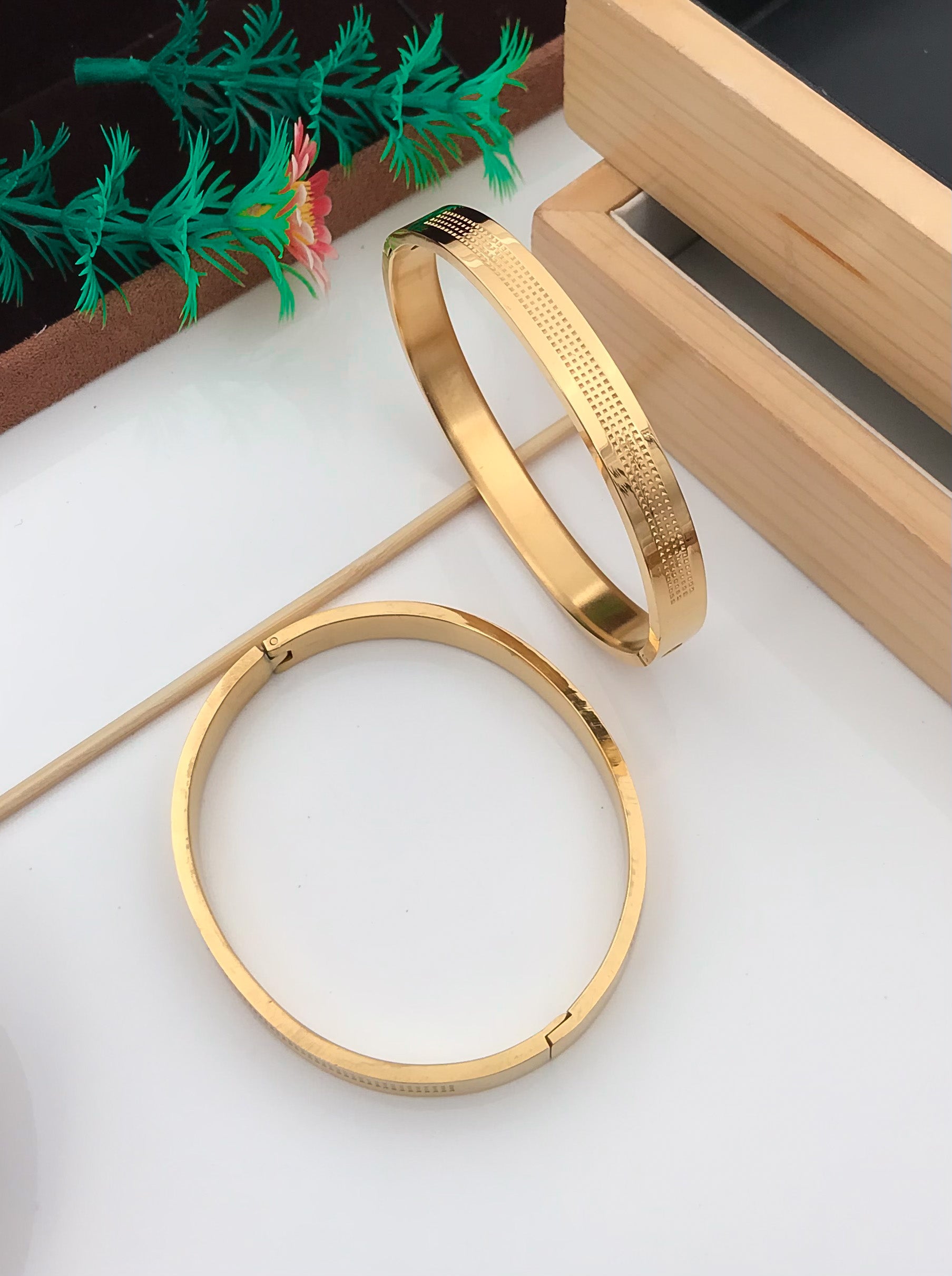 High-Quality Expensive-Looking Design Gold Plated Kada