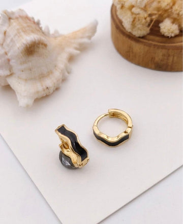 Chic Black Enamel Gold-Plated Huggie Hoops – Minimalist Modern Earrings for Women