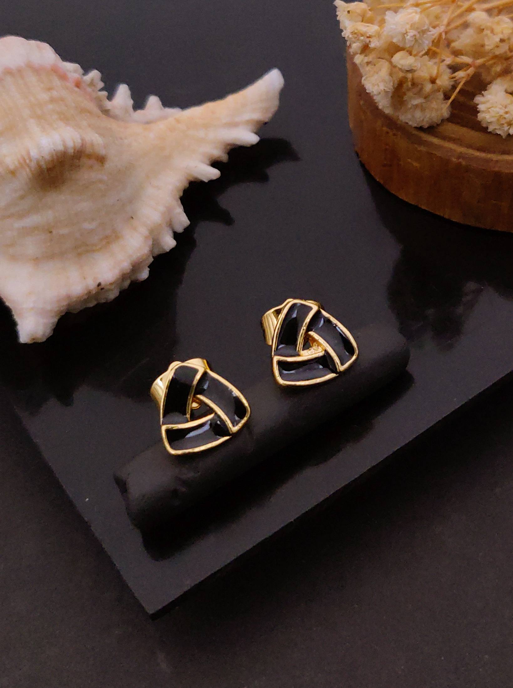 Fashionable Black & Gold Geometric Stud Earrings – Trendy Daily Wear Accessory